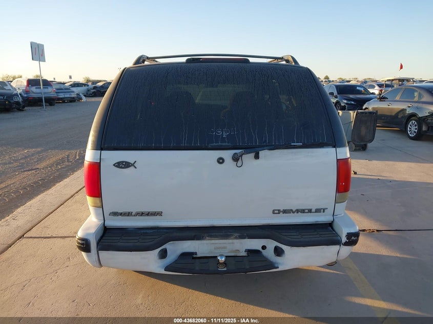 1998 Chevrolet Blazer Ls VIN: 1GNCS13W4WK185042 Lot: 43682060