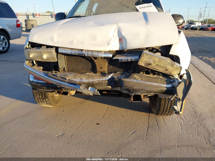 1998 Chevrolet Blazer Ls VIN: 1GNCS13W4WK185042 Lot: 43682060