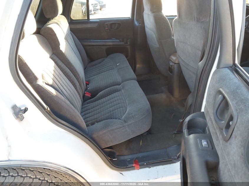 1998 Chevrolet Blazer Ls VIN: 1GNCS13W4WK185042 Lot: 43682060