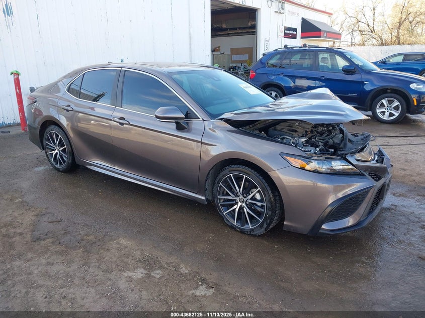TOYOTA CAMRY HYBRID SE HYBRID