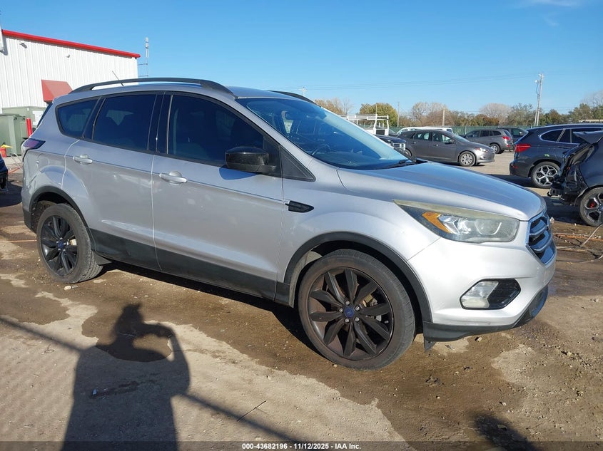 2017 FORD ESCAPE SE - 1FMCU0GD0HUE65548