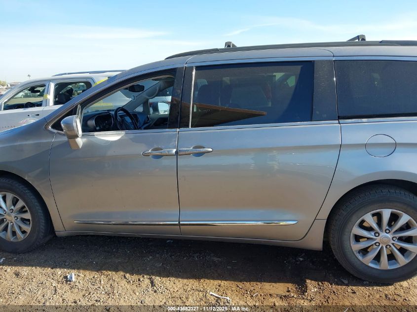 2017 Chrysler Pacifica Touring-L VIN: 2C4RC1BG9HR613511 Lot: 43682327