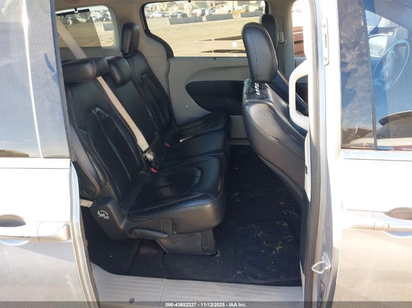 2017 Chrysler Pacifica Touring-L VIN: 2C4RC1BG9HR613511 Lot: 43682327