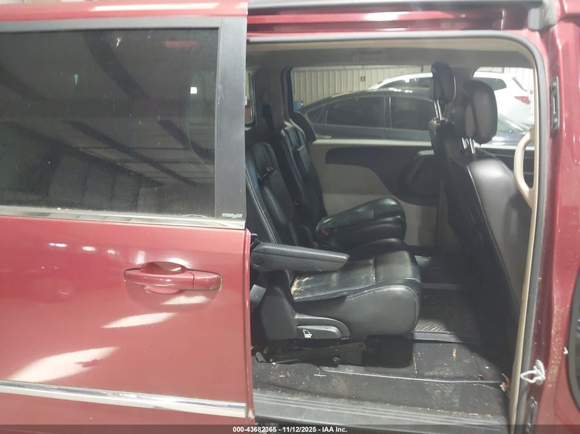 2014 Chrysler Town & Country Touring VIN: 2C4RC1BG0ER126774 Lot: 43682365