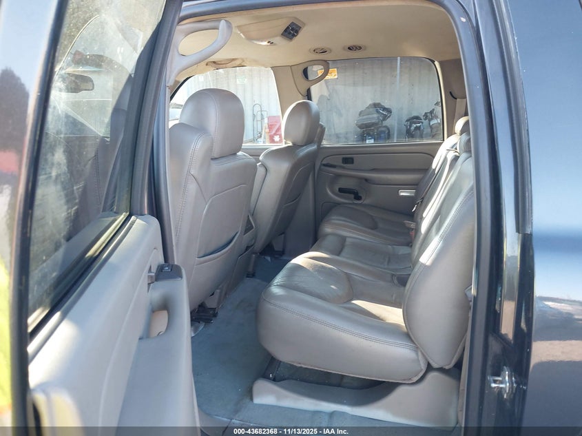 2004 Chevrolet Suburban 1500 Ls VIN: 1GNEC16T24J268995 Lot: 43682368