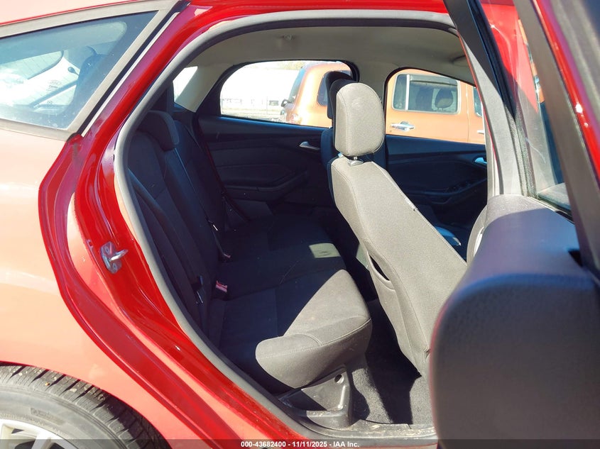 2015 FORD FOCUS SE - 1FADP3K24FL234457