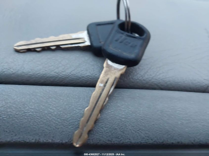 1997 Chevrolet C1500 Fleetside VIN: 1GCEC19WXVE246851 Lot: 43682527