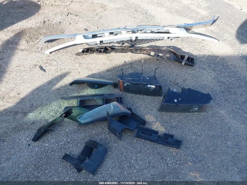 2003 Chevrolet Avalanche 1500 VIN: 3GNEK13T13G145017 Lot: 43682582