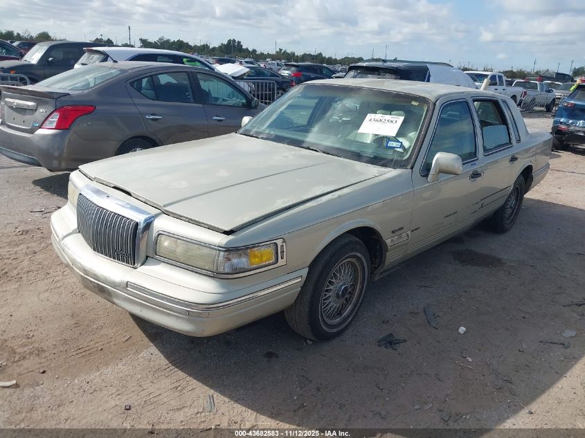 1997 Lincoln Town Car Signature