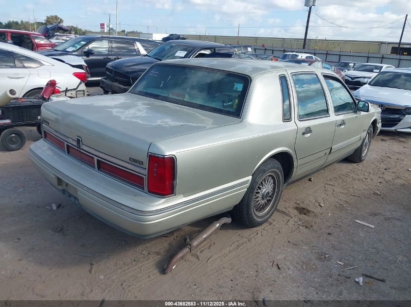 1997 Lincoln Town Car Signature