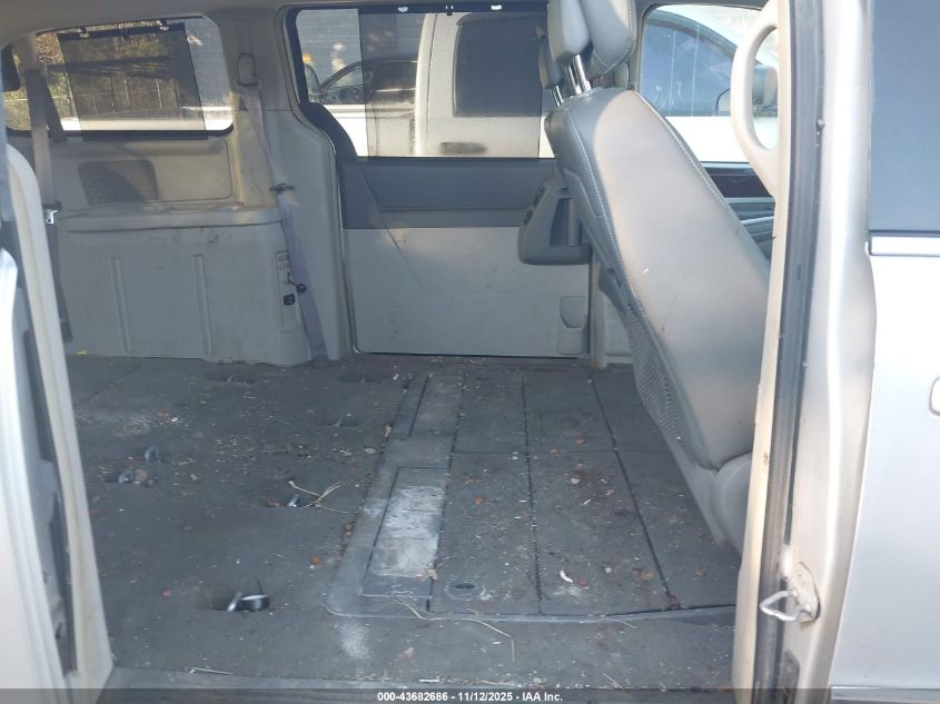 2010 Chrysler Town & Country Touring VIN: 2A4RR5D18AR315367 Lot: 43682686