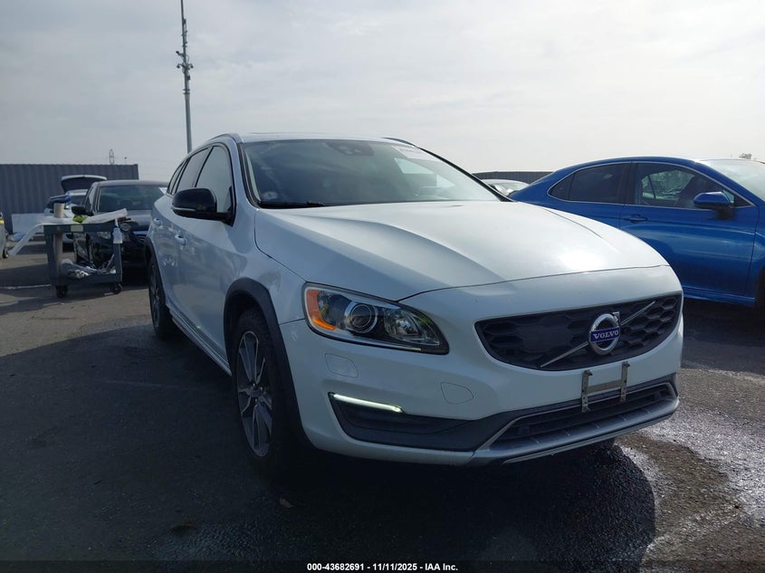 YV4612HMXF1001828 2015 Volvo V60 Cross Country T5 Platinum auction photo 1