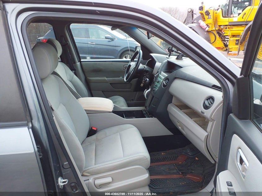 5FNYF4H2XBB098215 2011 HONDA PILOT photo no. 5