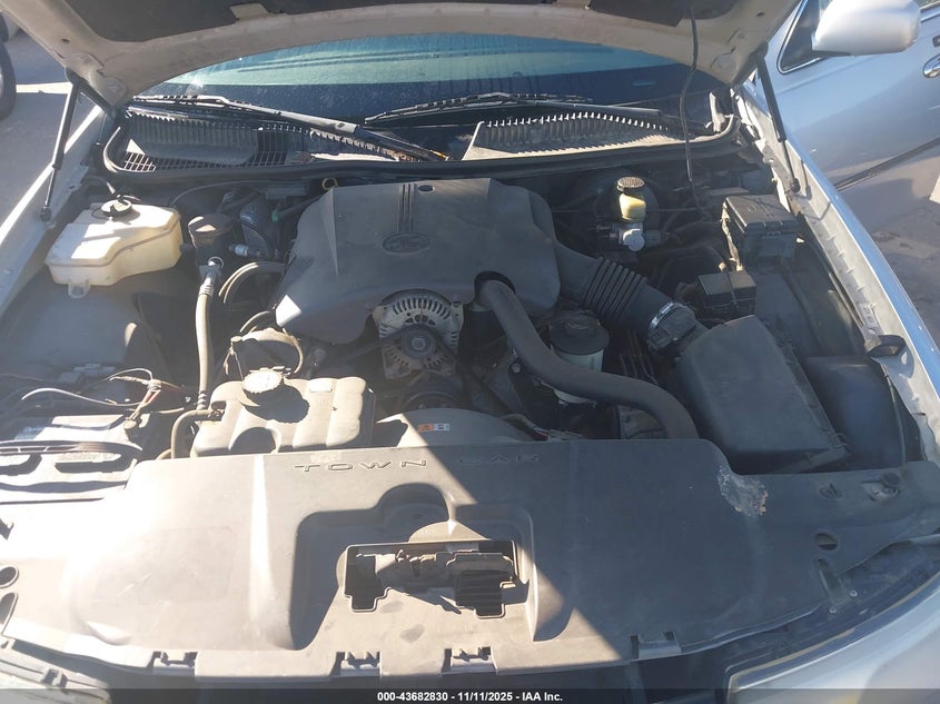 2001 Lincoln Town Car Cartier VIN: 1LNHM83W21Y724244 Lot: 43682830