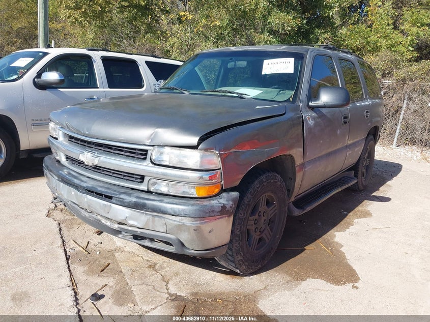 1GNEC13T1YJ118368 2000 CHEVROLET TAHOE photo no. 2