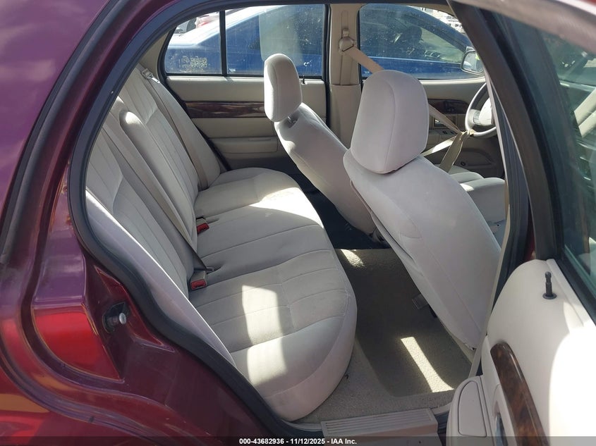 2007 Mercury Grand Marquis Gs VIN: 2MEFM74V47X633821 Lot: 43682936