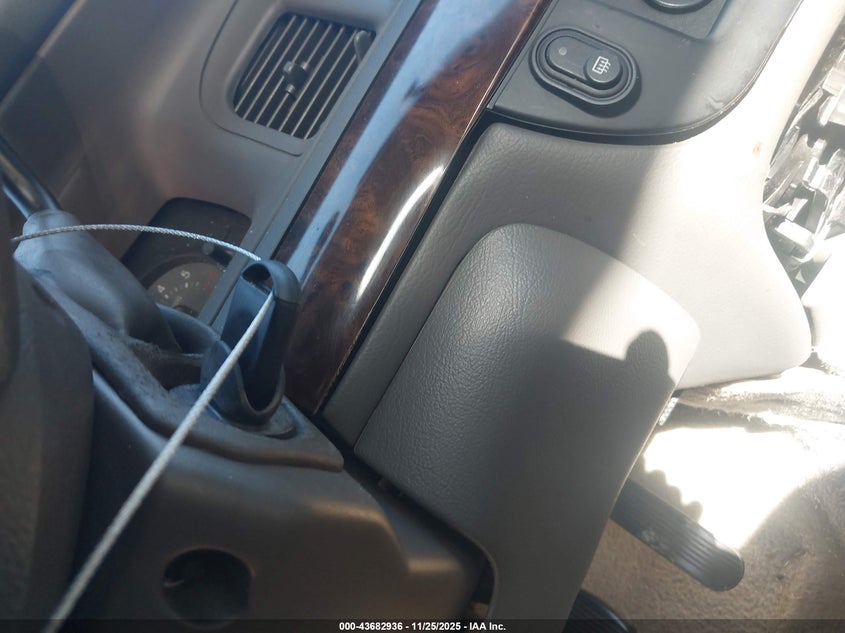 2007 Mercury Grand Marquis Gs VIN: 2MEFM74V47X633821 Lot: 43682936