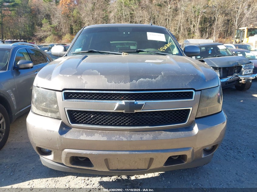 2011 Chevrolet Suburban 1500 Lt1 VIN: 1GNSKJE32BR385692 Lot: 43682992