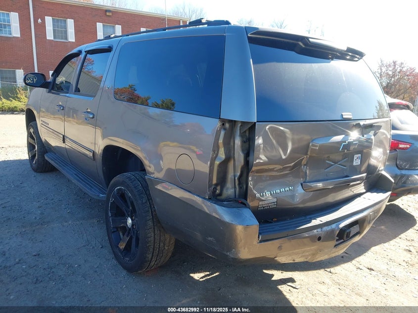 1GNSKJE32BR385692 2011 CHEVROLET EXPRESS photo no. 3