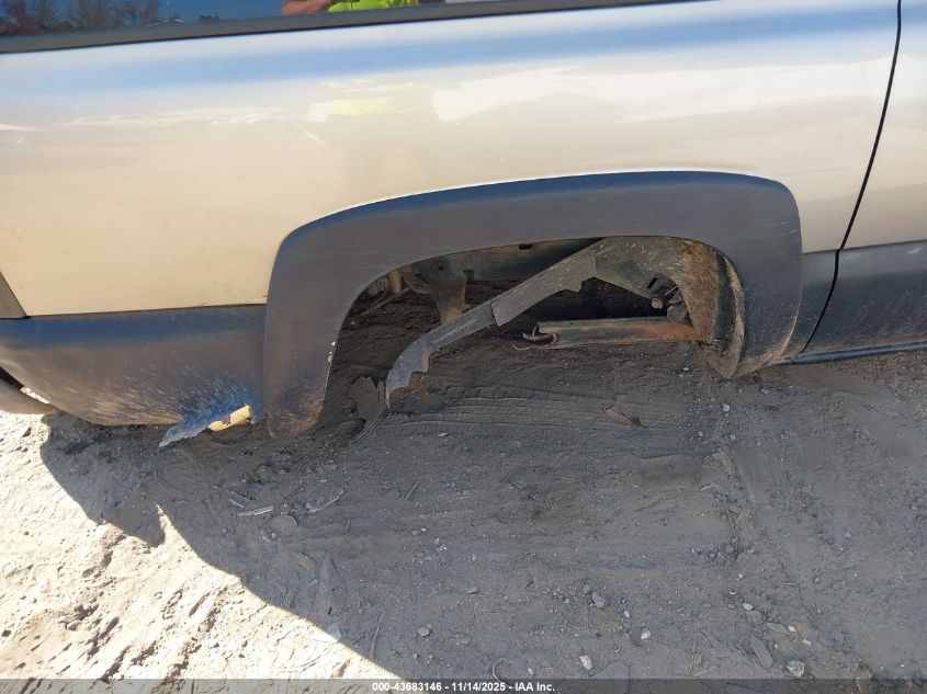 2001 Chevrolet Suburban 1500 Ls VIN: 3GNFK16T51G185680 Lot: 43683146