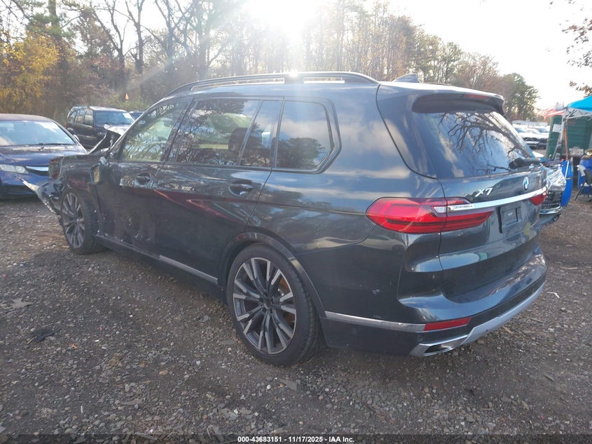 5UXCW2C03M9E56841 2021 BMW X7 photo no. 3