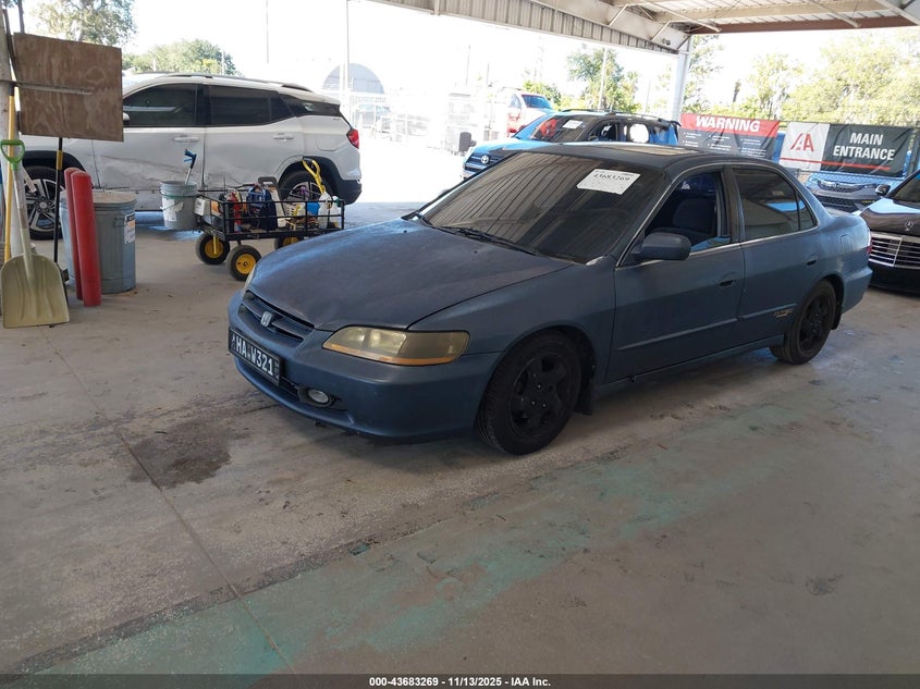 1HGCG5555WA081396 1998 HONDA ACCORD photo no. 2