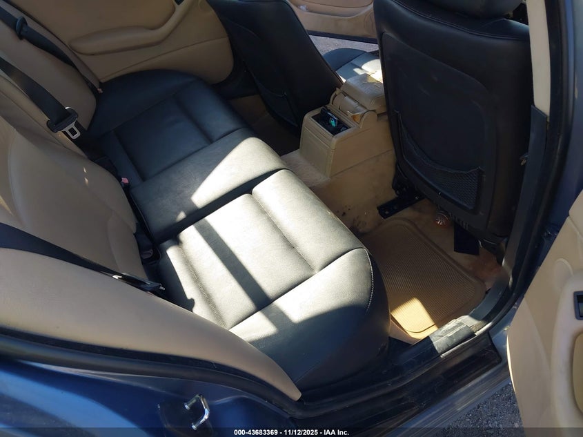 WBAEV33475KW19064 2005 BMW 3ER photo no. 8