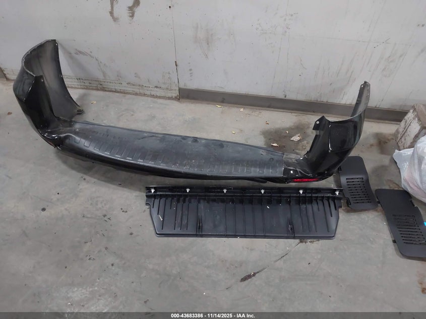 2009 Toyota Rav4 Base V6 VIN: JTMBK33V595077068 Lot: 43683386