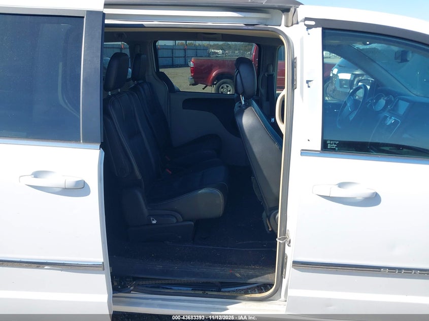 2015 Chrysler Town & Country Touring VIN: 2C4RC1BG4FR538018 Lot: 43683393