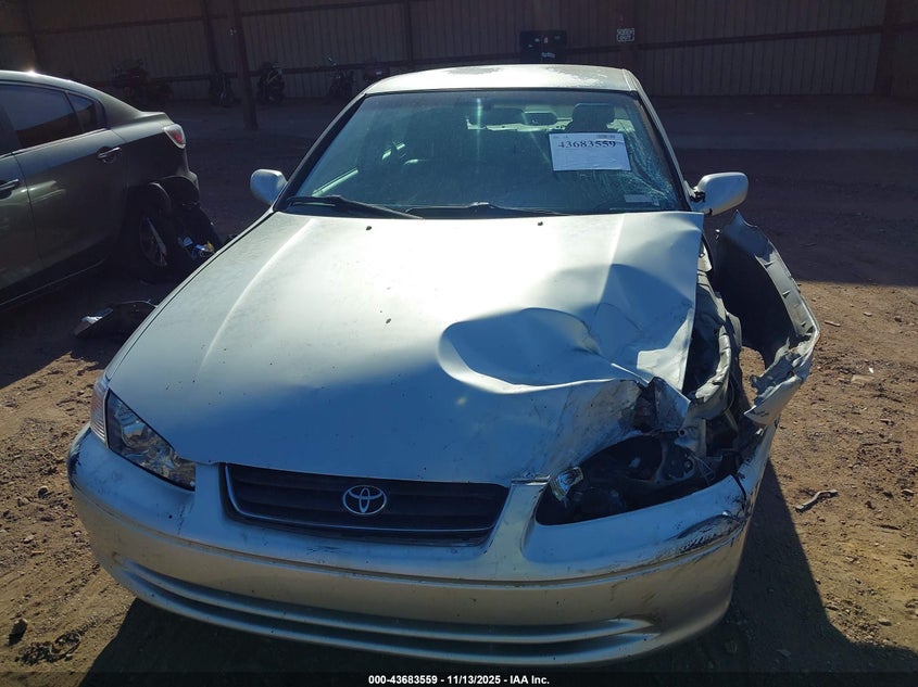 2000 Toyota Camry Le VIN: 4T1BG22K5YU707089 Lot: 43683559