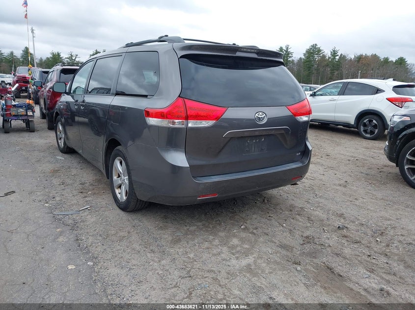 5TDKK3DC0CS279105 2012 TOYOTA SIENNA photo no. 3