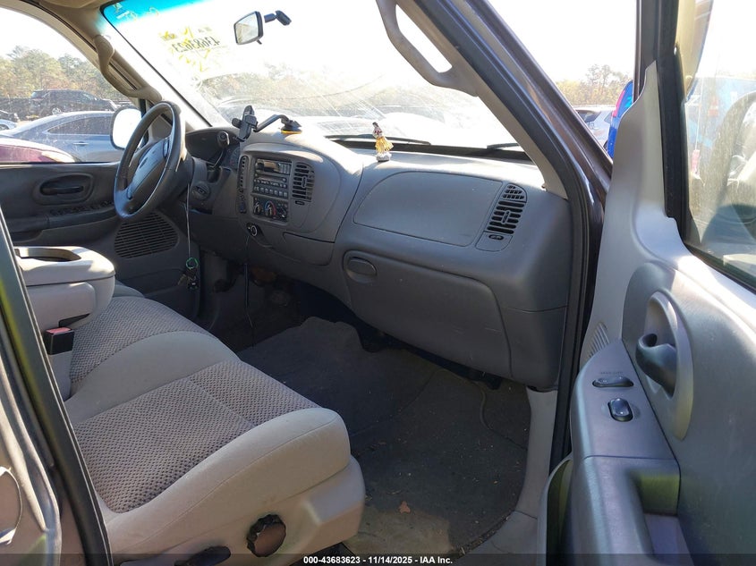 1FTRW08682KA73218 2002 FORD F-150 photo no. 5