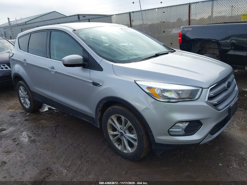 2017 FORD ESCAPE SE - 1FMCU9G92HUD50739