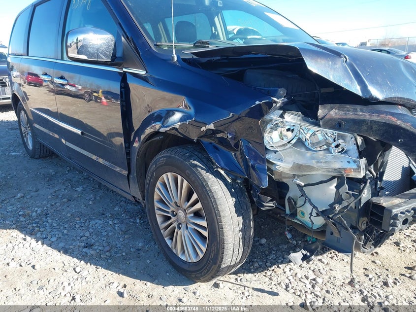 2015 Chrysler Town & Country Touring-L VIN: 2C4RC1CG1FR673679 Lot: 43683748