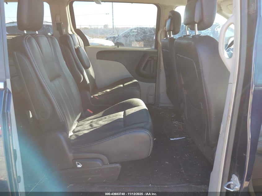 2015 Chrysler Town & Country Touring-L VIN: 2C4RC1CG1FR673679 Lot: 43683748