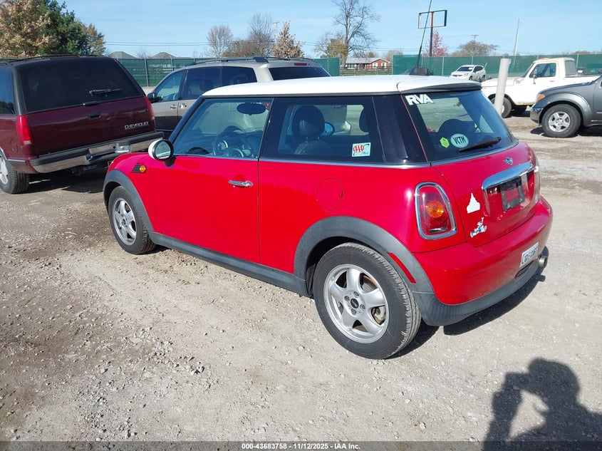 WMWMF3C51ATZ28017 2010 MINI COOPER photo no. 3