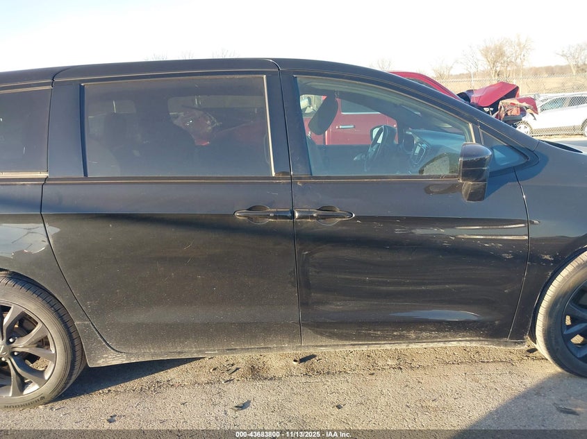 2019 Chrysler Pacifica Touring Plus VIN: 2C4RC1FG6KR560610 Lot: 43683800