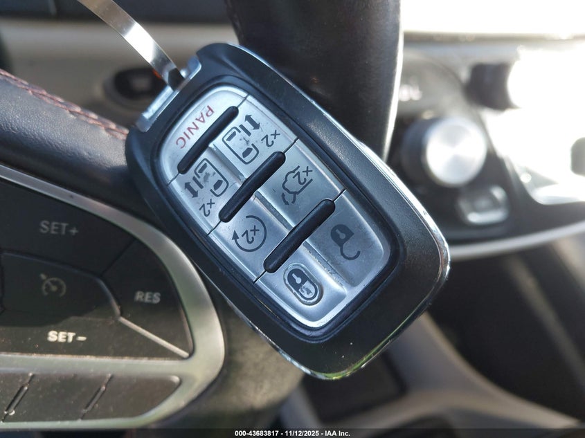 2019 Chrysler Pacifica Touring L VIN: 2C4RC1BG3KR730220 Lot: 43683817