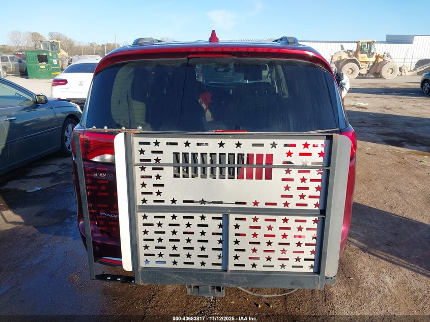 2019 Chrysler Pacifica Touring L VIN: 2C4RC1BG3KR730220 Lot: 43683817