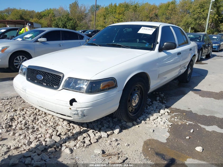 2FABP7BV8BX172874 2011 FORD CROWN VICTORIA photo no. 2