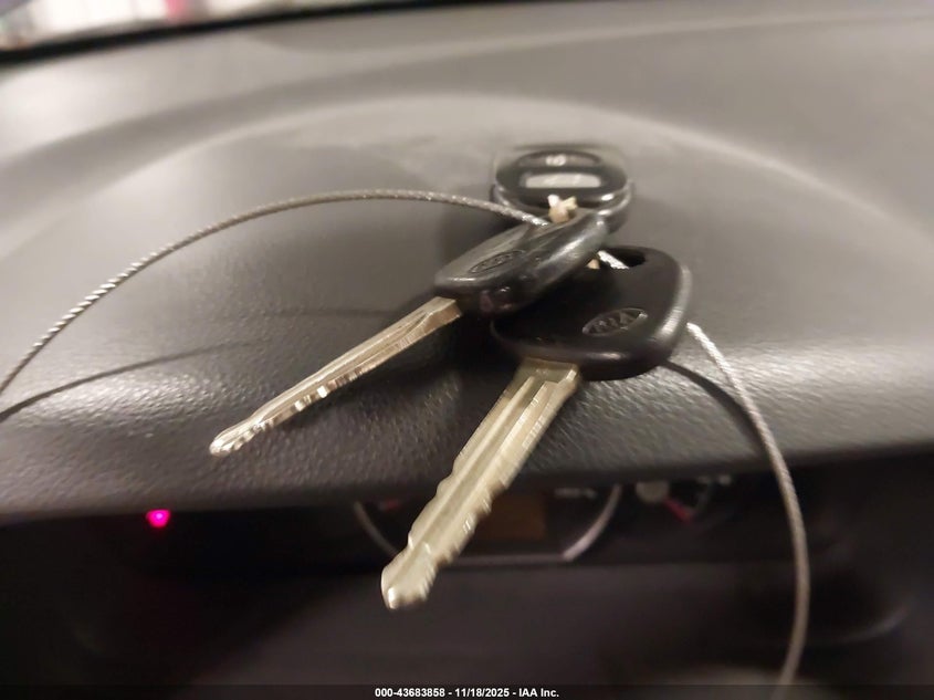 2008 Kia Rondo Lx VIN: KNAFG525787174420 Lot: 43683858