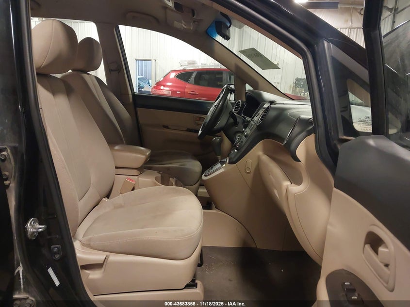 2008 Kia Rondo Lx VIN: KNAFG525787174420 Lot: 43683858