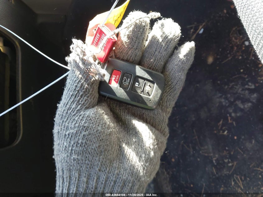 2017 Toyota Rav4 Xle VIN: JTMRFREV4HJ169913 Lot: 43684104