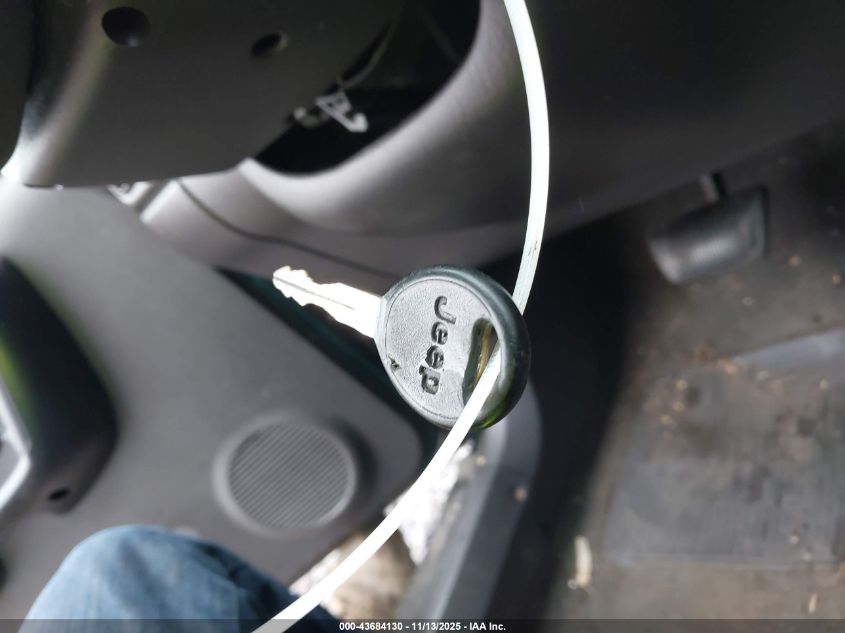 2001 Jeep Cherokee Sport VIN: 1J4FF48S51L621203 Lot: 43684130