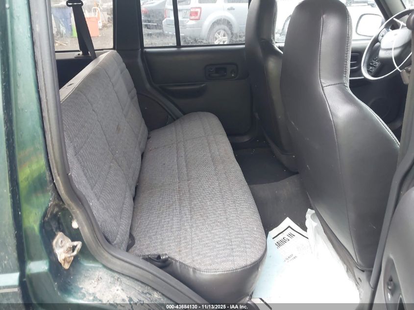 2001 Jeep Cherokee Sport VIN: 1J4FF48S51L621203 Lot: 43684130