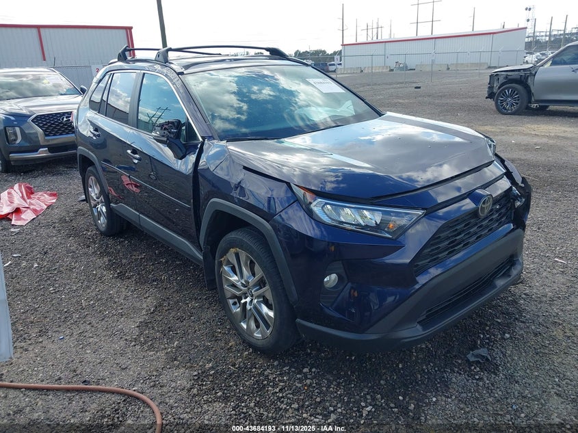TOYOTA RAV4 XLE PREMIUM