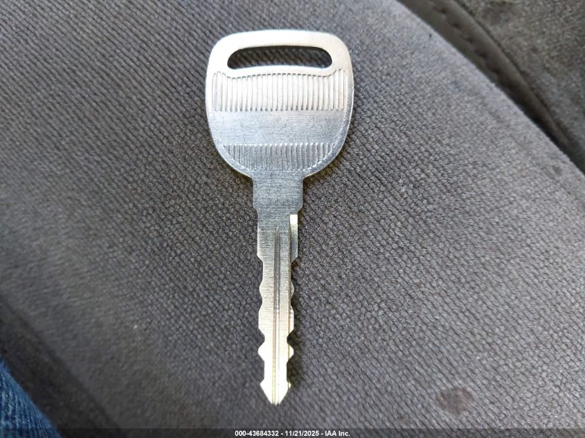 2005 Chevrolet Tahoe Ls VIN: 1GNEC13T85R218643 Lot: 43684332