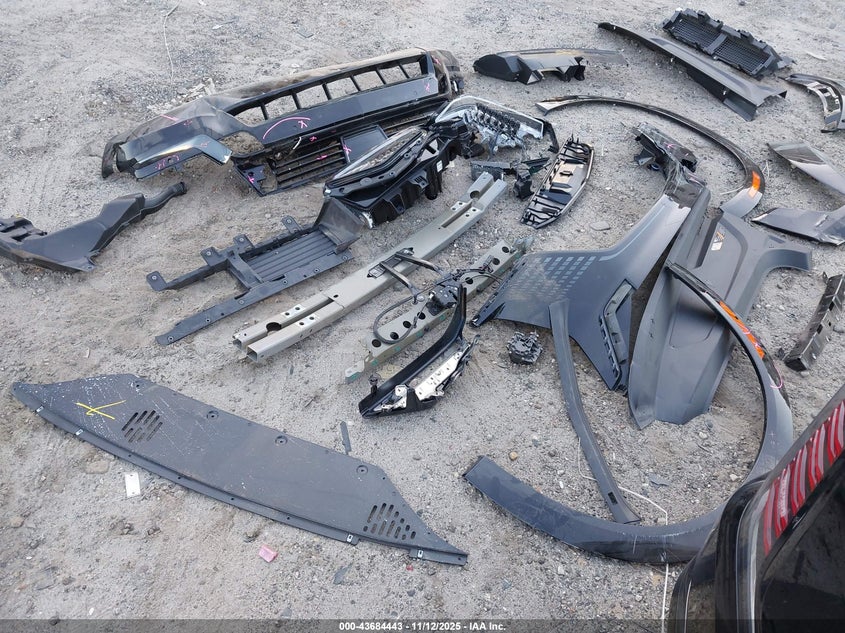 2025 Cadillac Escalade Iq Sport 1 Awd VIN: 1GYTEEKL1SU103517 Lot: 43684443