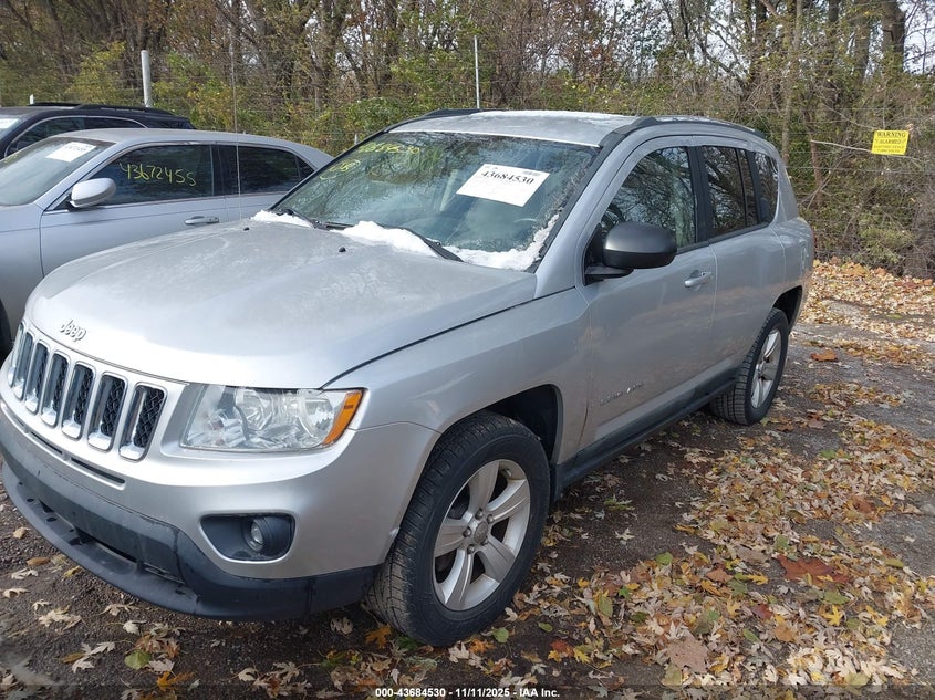 1J4NF1FB0BD258091 2011 JEEP COMPASS photo no. 2