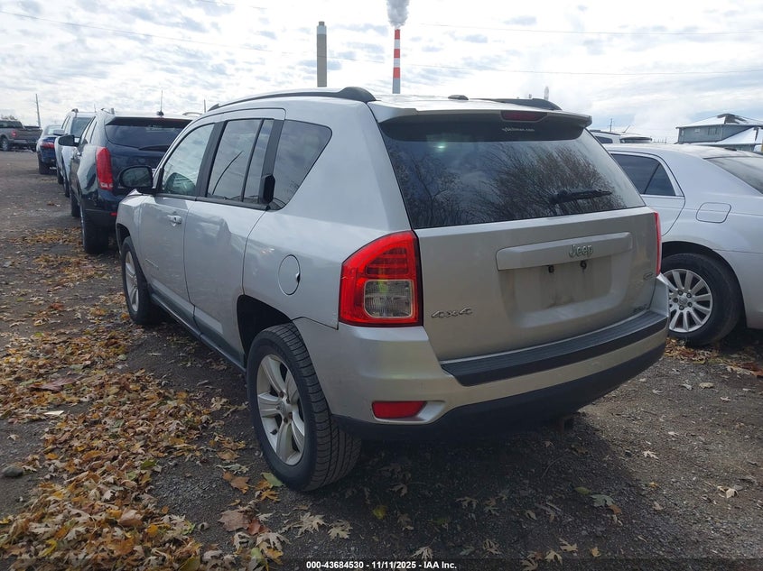 1J4NF1FB0BD258091 2011 JEEP COMPASS photo no. 3